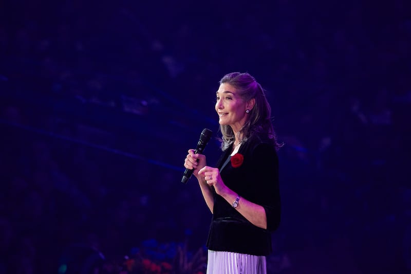 Sœur Andrea Muñoz Spannaus prend la parole lors de la célébration "Luz de las Naciones".