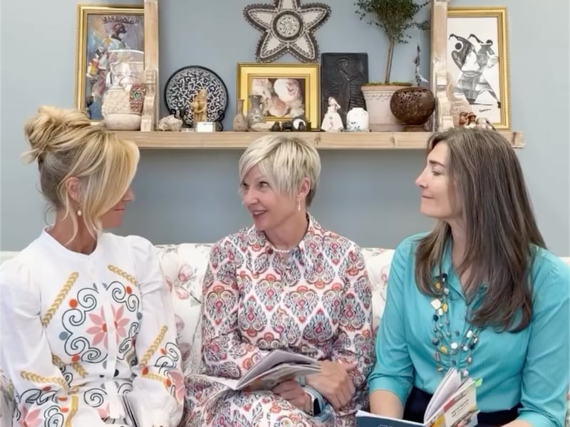 La présidence générale des Jeunes Filles discute du guide « Jeunes, soyez forts » dans une vidéo en direct sur les réseaux sociaux le mardi 4 août 2026.