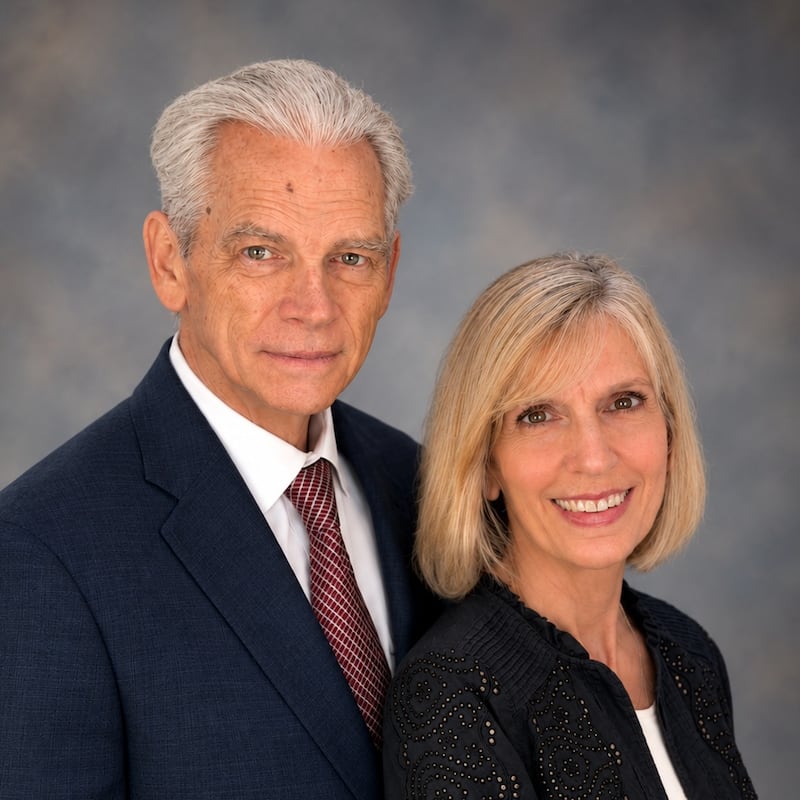 Victor P. Patrick et Elizabeth Patrick, qui serviront en qualité de président et de dirigeante des servantes du temple d'Orlando (Floride) lorsqu'il sera reconsacré.