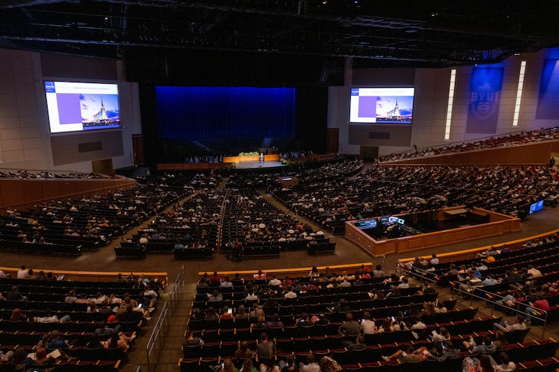 Elder Mark A. Bragg donne un message de devotion aux étudiants de BYU-Idaho au I-Center à Rexburg, Idaho, le mardi 2 juin 2026.