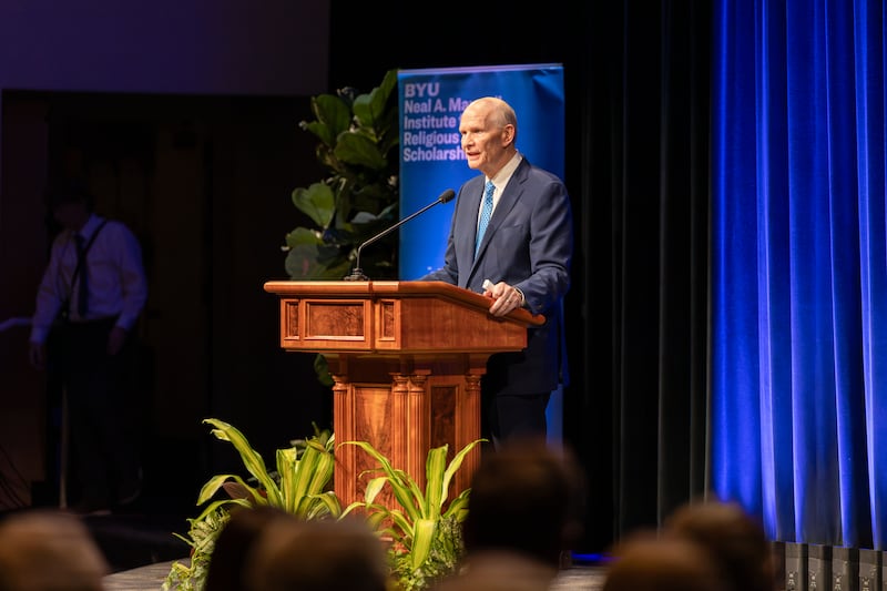 Frère Dale G. Renlund, du Collège des douze apôtres, s'exprime à l'Institut Neal A. Maxwell d'études religieuses de l'université Brigham Young à Provo (Utah), le mardi 13 octobre 2026.