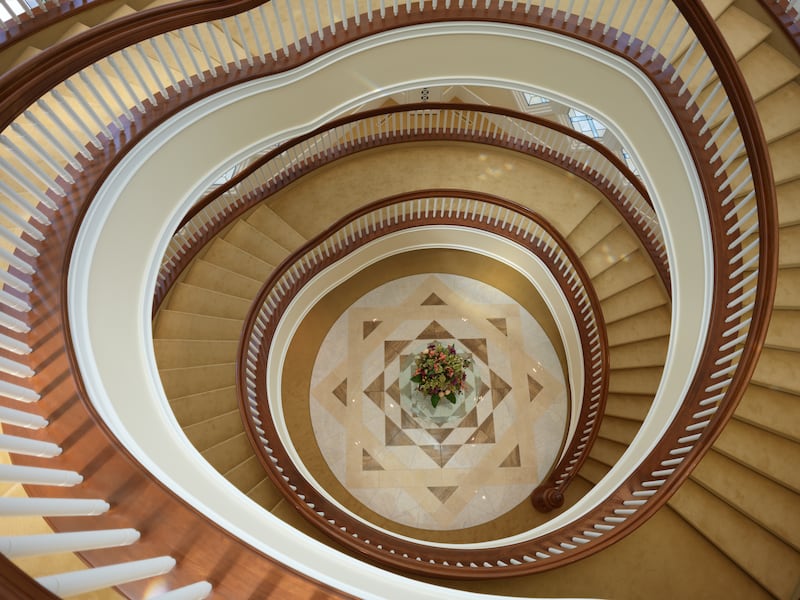 Un escalier à l'intérieur du temple de San Diego, en Californie.