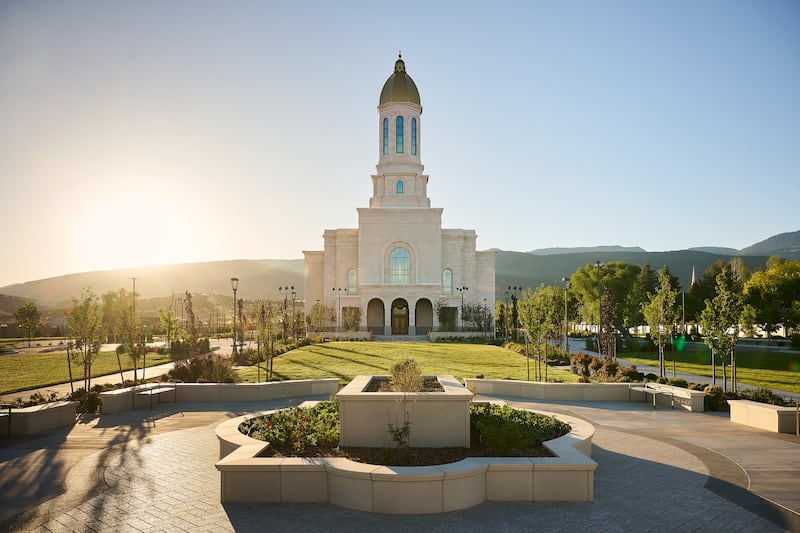 Le temple d'Ephraim (Utah) au lever du soleil.