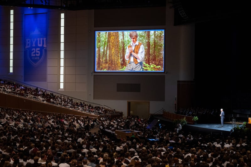 Elder Gérald Caussé du Collège des douze apôtres donne une réunion spirituelle à BYU-Idaho le dimanche 14 juin 2026.