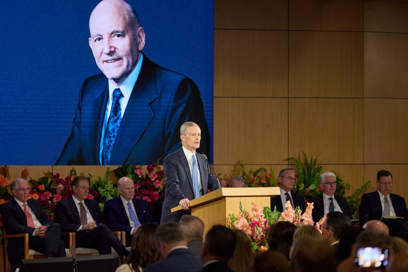 Frère David A. Bednar du Collège des douze apôtres prend la parole lors du séminaire 2026 pour les nouveaux présidents de mission au centre de formation des missionnaires de Provo à Provo, Utah, le samedi 20 juin 2026