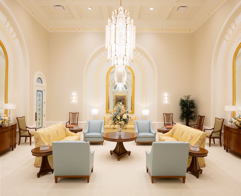 La salle céleste du temple de Modesto (Californie).