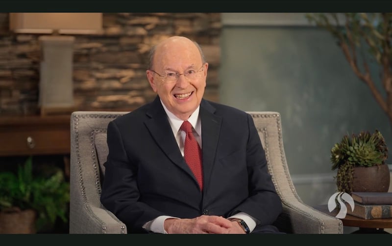 Frère Quentin L. Cook, du Collège des douze apôtres, s’exprime lors d’une réunion spirituelle de BYU–Pathway Worldwide diffusée le vendredi 31 juillet 2026.