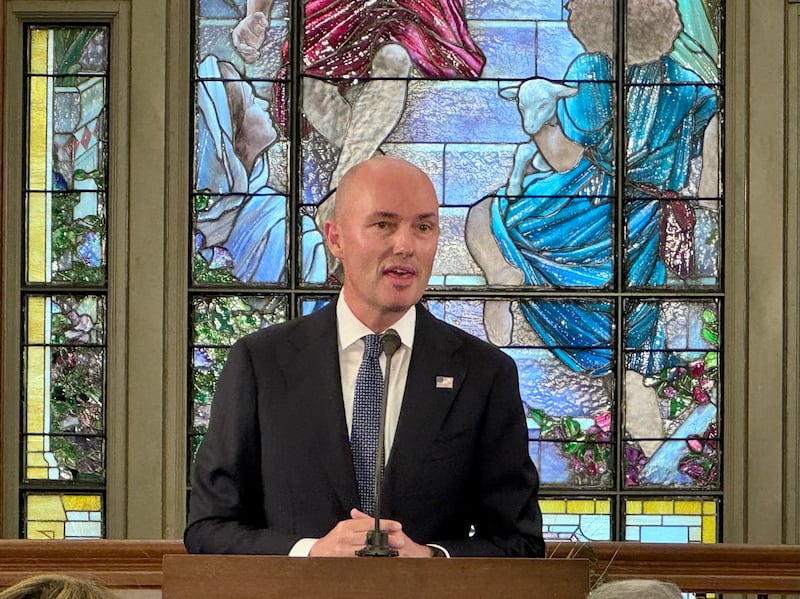 Le gouverneur Spencer Cox s'exprime lors d'un événement médiatique de L'Église de Jésus-Christ des Saints des Derniers Jours, le mardi 1er septembre 2026, à Salt Lake City.