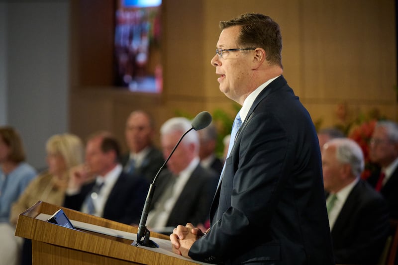 Frère Clark G. Gilbert du Collège des douze apôtres parle au séminaire 2026 pour les nouveaux présidents de mission au centre de formation des missionnaires de Provo à Provo, Utah, le 19 juin 2026.