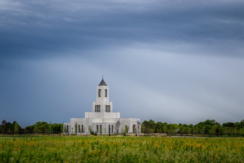 Le temple de Wichita (Kansas) par temps nuageux.