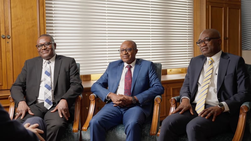 Frere Alfred Kyungu, frere Adeyinka A. Ojediran et frere Isaac K. Morrison sont interviewes a Salt Lake City dans une video publiee le lundi 18 mai 2026.