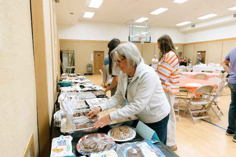Des membres du pieu de Spokane (Washington) organisent un dîner pour les personnes touchées par les incendies de forêt à Spokane (Washington), le 2 août 2026.