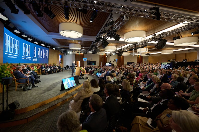 Frère Quentin L. Cook, du Collège des douze apôtres, prend la parole lors du séminaire de 2026 pour les nouveaux présidents de mission au centre de formation des missionnaires de Provo, à Provo, dans l'Utah, le 19 juin 2026.