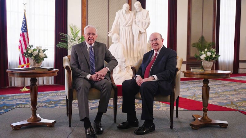 Le president D. Todd Christofferson et frere Quentin L. Cook discutent de la liberte religieuse et de la fondation de l'Amerique dans une video.