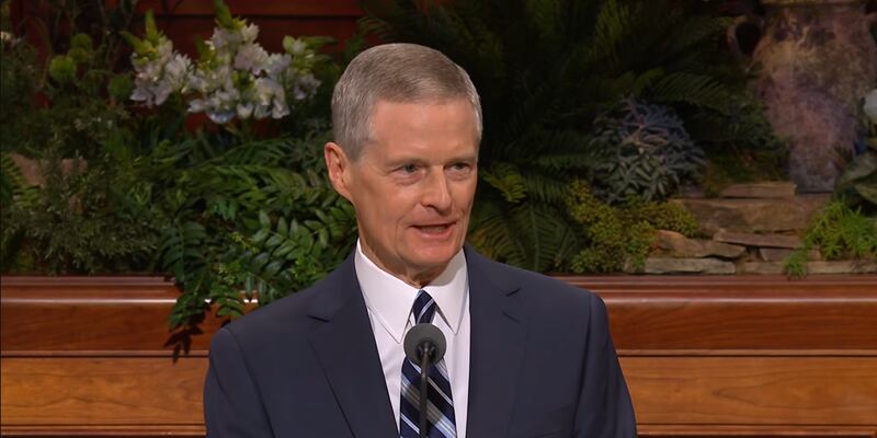 Frere David A. Bednar, du College des douze apotres, parle lors de la session du samedi matin de la 196e conference generale annuelle de l'Eglise de Jesus-Christ des Saints des Derniers Jours au Conference Center a Salt Lake City, le 4 avril 2026.