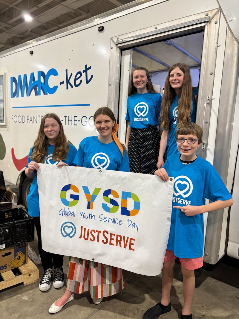 Les jeunes saints des derniers jours ont servi à la banque alimentaire du Des Moines Area Religious Council dans le cadre de la Journée de la liberté religieuse de l'Iowa et de la Journée mondiale de service des jeunes, le 14 avril 2026.