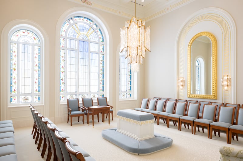 Une salle de scellement à l'intérieur du temple de Modesto (Californie).