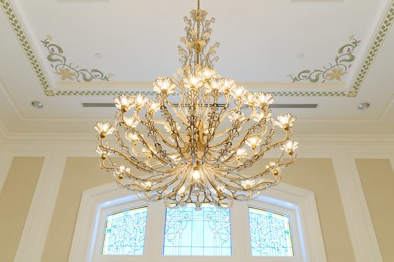 Un lustre dans le temple de Willamette Valley, en Oregon.