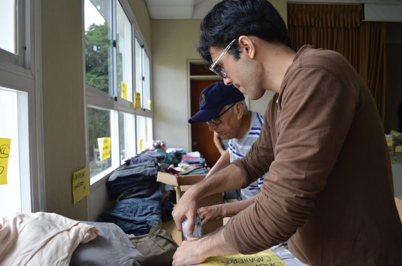 Des bénévoles de l’Église de Jésus-Christ des Saints des Derniers Jours trient et emballent des vêtements donnés pour les survivants des tremblements de terre au Venezuela, le 29 juin 2026.