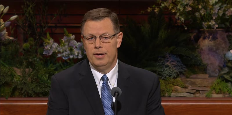 Frere Clark G. Gilbert, du College des douze apotres, parle lors de la session du samedi matin de la 196e conference generale annuelle de l'Eglise de Jesus-Christ des Saints des Derniers Jours au Conference Center a Salt Lake City, le 4 avril 2026.