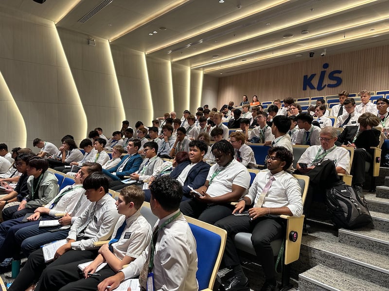 Des jeunes participent à une réunion spirituelle et à une discussion lors d’une conférence internationale Jeunes, soyez forts à Bangkok, en Thaïlande, le 21 juin 2026.