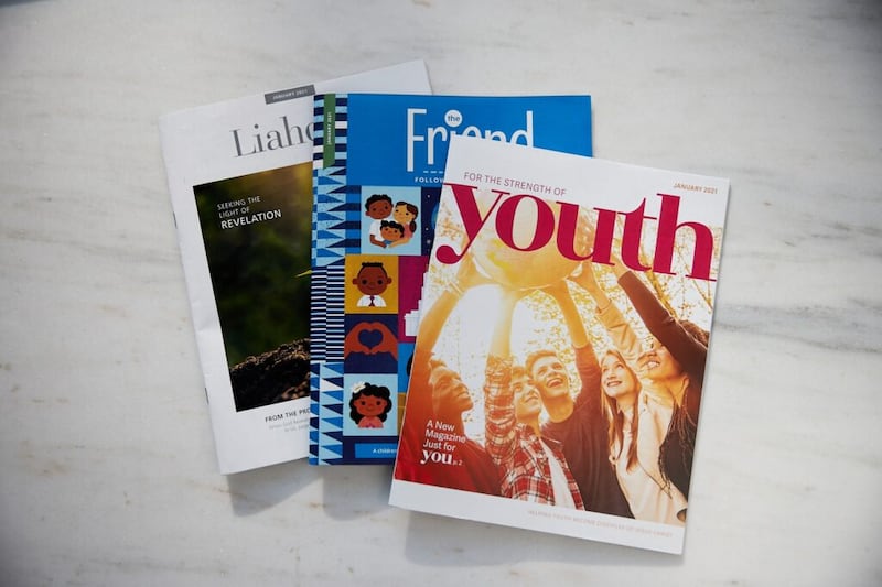 Couvertures des magazines Friend, Pour la solidité de la jeunesse et Liahona.