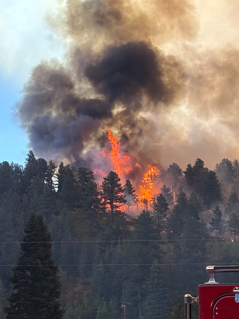 L'incendie Aspen Acres le 29 juin 2026, près de Beulah, au Colorado, où les premières équipes d'intervention ont commencé à combattre l'incendie.