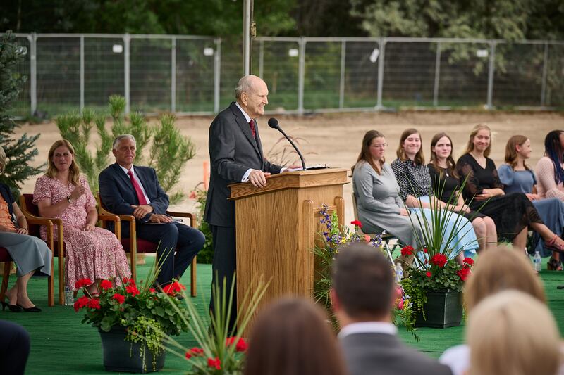 Le president Russell M. Nelson prend la parole lors de la ceremonie d'inauguration des travaux du temple d'Ephraim (Utah) a Ephraim, en Utah, le samedi 27 aout 2022.