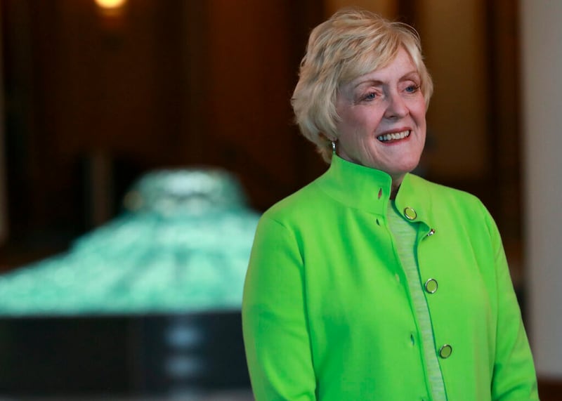Heidi Swinton, historienne du Chœur du Tabernacle à Temple Square, s'entretient avec des membres des médias au sujet de la diffusion commémorative du 90e anniversaire de « Musique et paroles inspirantes » de samedi, lors d'une conférence de presse au centre des conférences de l'Église de Jésus-Christ des Saints des Derniers Jours à Salt Lake City, le vendredi 17 juillet 2020.