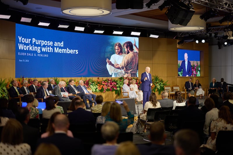 Frère Dale G. Renlund parle au séminaire 2026 pour les nouveaux présidents de mission.