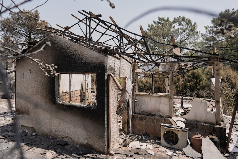Une maison détruite par un feu de forêt est photographiée près de Calas del Burguillo, dans la province d’Ávila, en Espagne, le mercredi 29 juillet 2026.