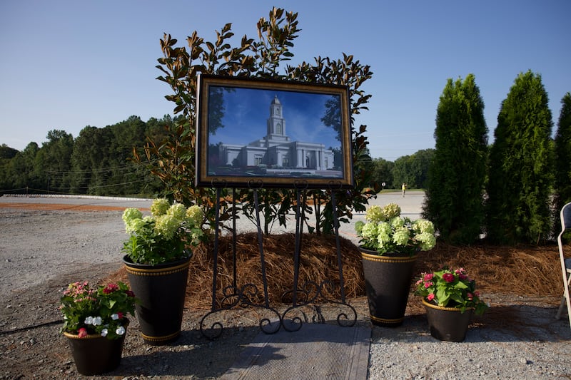Une illustration architecturale du temple de Huntsville (Alabama) est présentée lors de sa cérémonie d'ouverture du chantier, le samedi 15 août 2026, à Madison (Alabama).