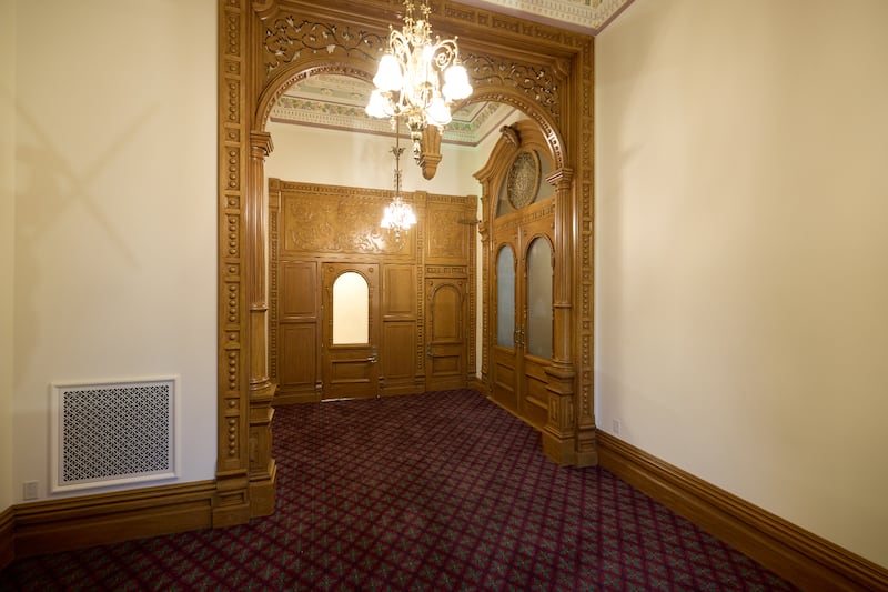 Un tapis nouvellement installé dans les zones d'étude près de la salle céleste du temple de Salt Lake est visible le mardi 23 juin 2026 à Salt Lake City.