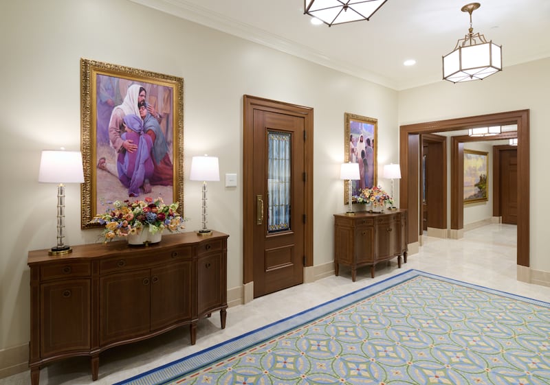 Un couloir à l'intérieur du temple de Cleveland, Ohio.