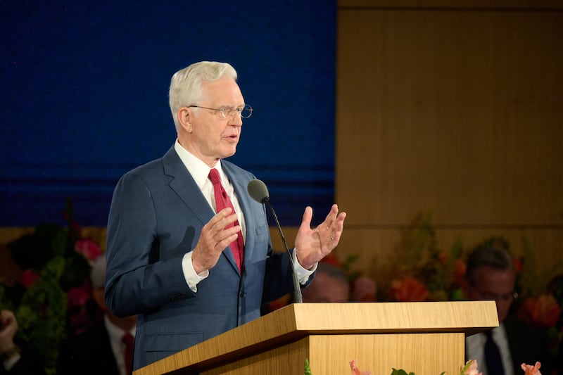 Le président D. Todd Christofferson, deuxième conseiller dans la Première Présidence, prend la parole lors du Séminaire 2026 pour les nouveaux présidents de mission au centre de formation des missionnaires de Provo à Provo, Utah, le 19 juin 2026.
