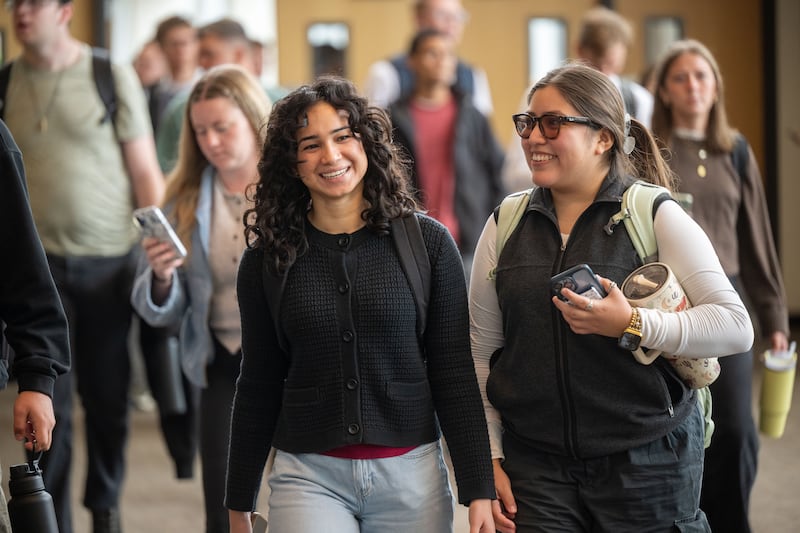 Des étudiants de BYU–Idaho se rassemblent dans l’I–Center à Rexburg, en Idaho, pour écouter les remarques de frère James O. Fantone, soixante-dix Autorité générale, le mardi 22 septembre 2026.
