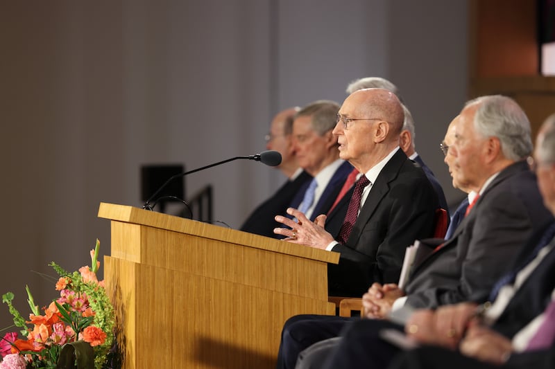 Le président Henry B. Eyring s'exprime lors du séminaire 2026 pour les nouveaux présidents de mission.