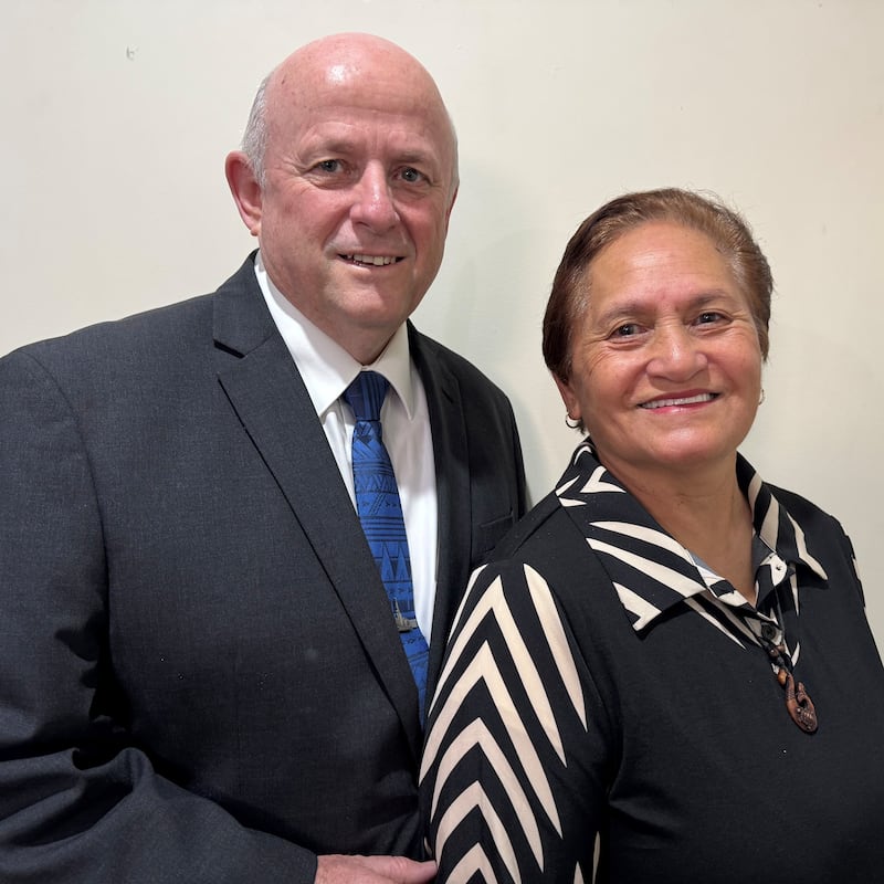 Robert H. Simpson et Jinny Simpson, qui serviront en tant que président et matrone du nouveau temple de Port-Vila, Vanuatu.