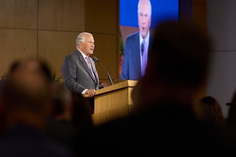 Frère Ronald A. Rasband prend la parole lors du Séminaire 2026 pour les nouveaux dirigeants de mission le jeudi 18 juin 2026, au centre de formation des missionnaires de Provo, à Provo, dans l'Utah.