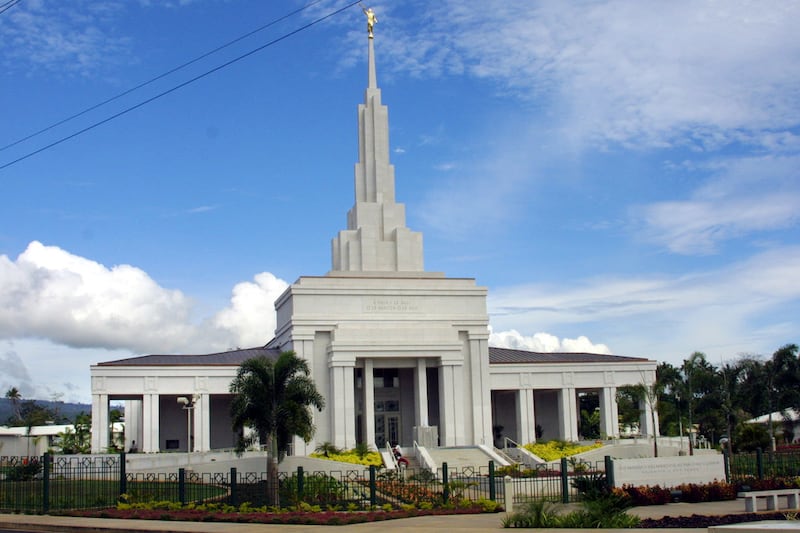 Une vue de face du temple d'Apia (Samoa).