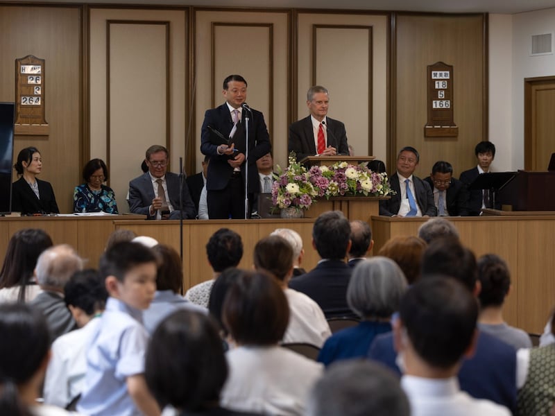 frère David A. Bednar, du Collège des douze apôtres, s'exprime lors d'une réunion célébrant le 125e anniversaire de l'Église de Jésus-Christ des Saints des Derniers Jours au Japon, à Yamate, Yokohama, le 30 août 2026.