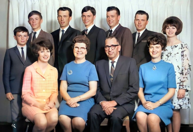 La famille Beus et ses neuf enfants prise en photo en 1968.