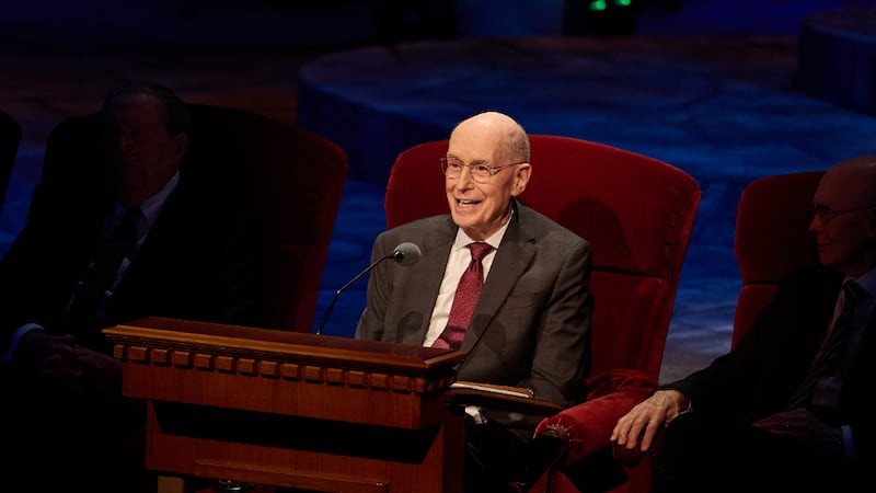 Le président Henry B. Eyring s'exprime lors de la retransmission de la veillée de Noël de la Première Présidence le dimanche 7 décembre 2025.