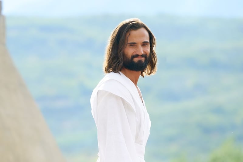 Le Christ ressuscité apparaît aux Néphites dans cette image tirée des Vidéos du Livre de Mormon.