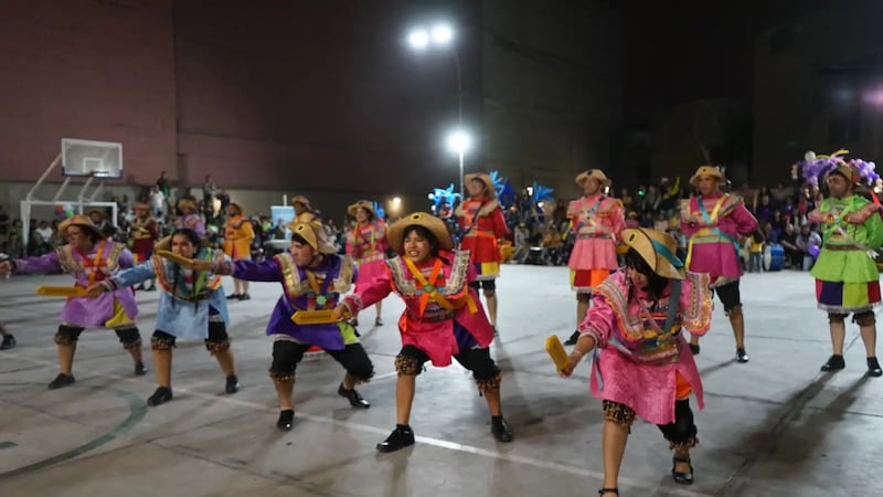 Des danseurs participent à un festival organisé pour célébrer le 100e anniversaire des instituts de religion à Lima, au Pérou, le 26 septembre 2026.