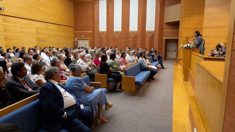 Sœur Kristin M. Yee s'exprime lors d'une réunion spirituelle à Madrid, en Espagne, le 4 septembre 2026.