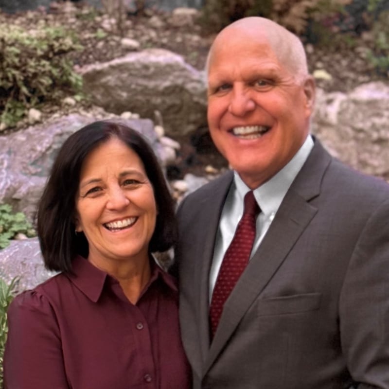 Jeffrey H. Winter et Paige A. Winter, qui serviront comme president et compagne de la mission Philippines Quezon City Nord a partir de juillet 2026.