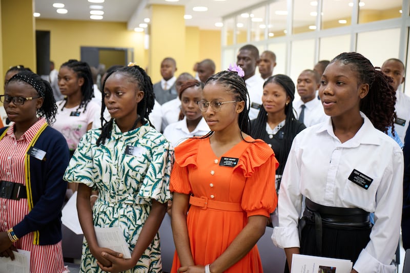 Des sœurs missionnaires se tiennent ensemble au centre de formation des missionnaires de la République démocratique du Congo à Kinshasa, le dimanche 2 novembre 2025.