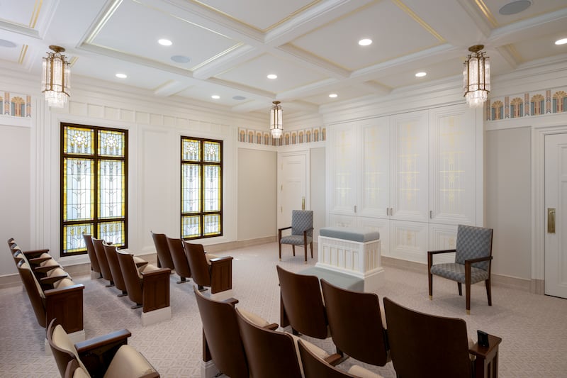 Une salle d'instruction à l'intérieur du temple de Wichita (Kansas).