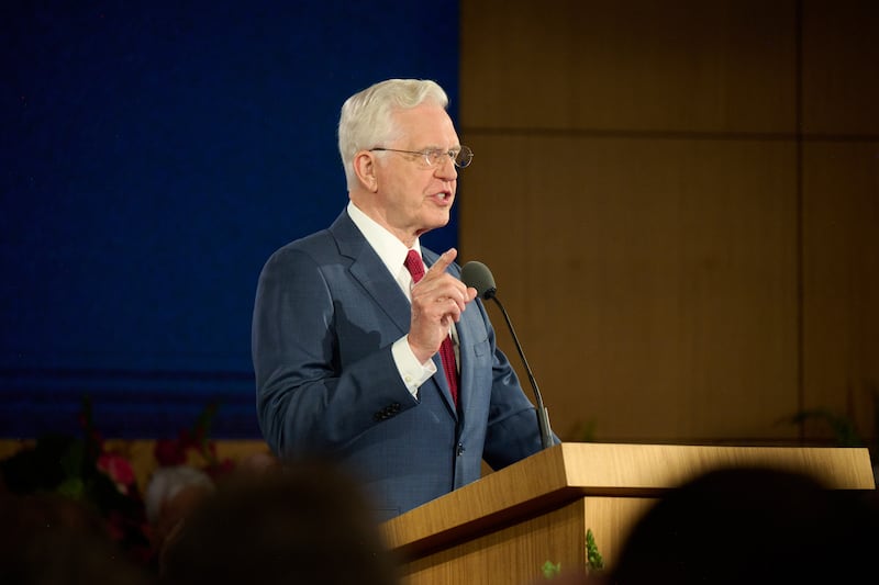 Le président D. Todd Christofferson, deuxième conseiller dans la Première Présidence, s'exprime lors du séminaire 2026 pour les nouveaux présidents de mission au centre de formation des missionnaires de Provo à Provo, dans l'Utah, le 19 juin 2026.
